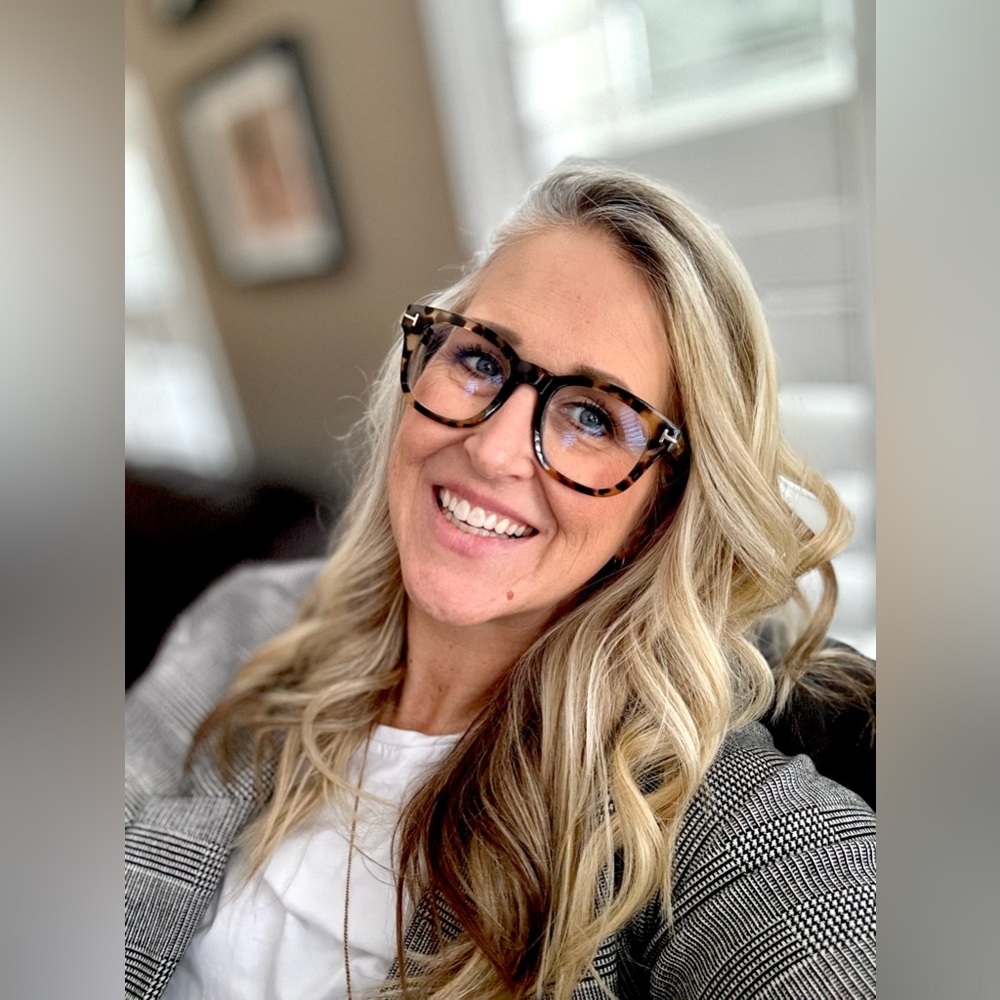 Hi! I’m Sheri, The Auctionista!